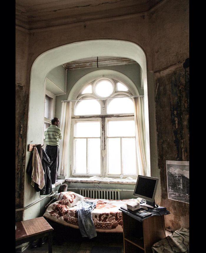 Питерские коммуналки: как выглядят старинные дома изнутри? | 14