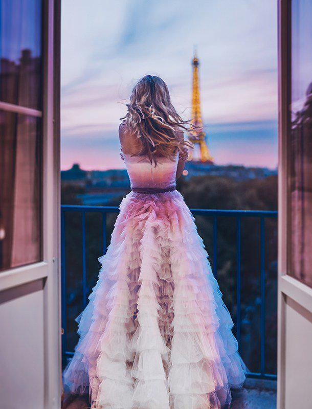 Вера Брежнева на сказочной фотосессии в Париже примерила несколько роскошных платьев | 3