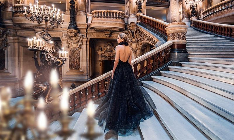 Вера Брежнева на сказочной фотосессии в Париже примерила несколько роскошных платьев | 4