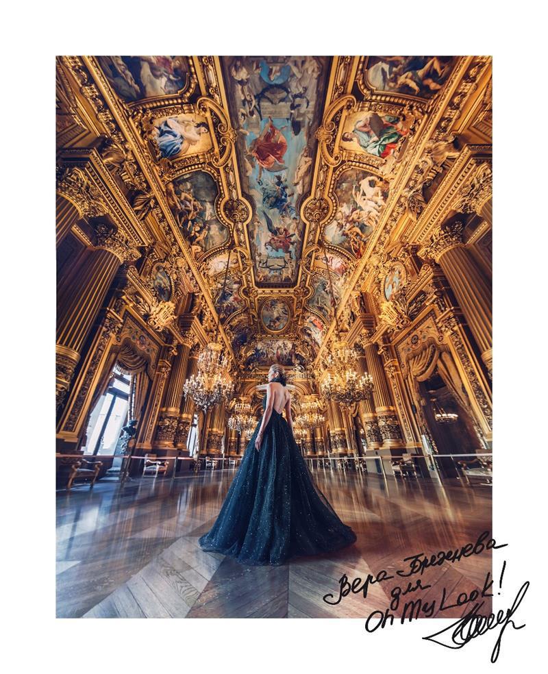 Вера Брежнева на сказочной фотосессии в Париже примерила несколько роскошных платьев | 12