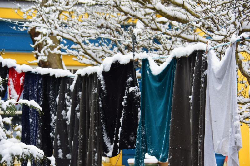 Стираем зимой: как правильно сушить и стирать белье в холодное время года, чтобы уберечь дом от плесени? | 7