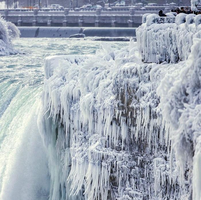 Замерзший Ниагарский водопад напоминает Нарнию — это просто волшебно! | 10