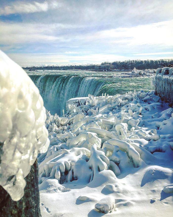 Замерзший Ниагарский водопад напоминает Нарнию — это просто волшебно! | 3