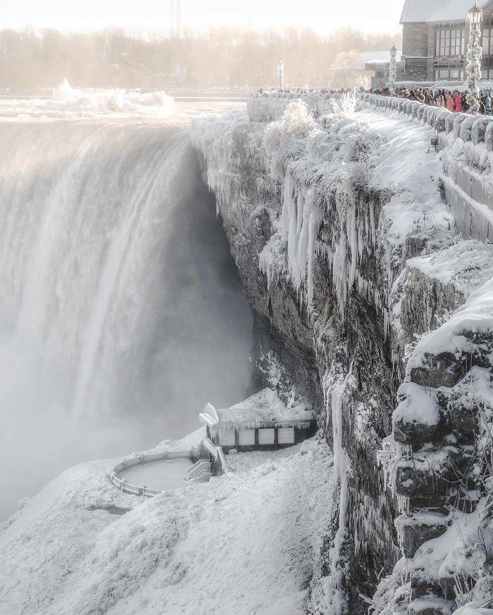 Замерзший Ниагарский водопад напоминает Нарнию — это просто волшебно! | 5