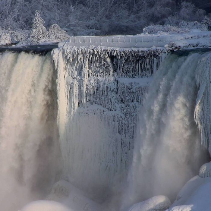 Замерзший Ниагарский водопад напоминает Нарнию — это просто волшебно! | 9