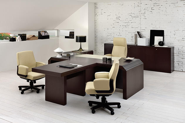 Каким должен быть офисный стол?